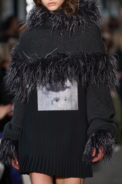 Look 18